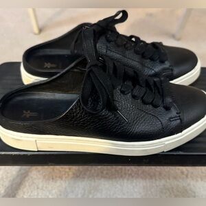 Frye Black Leather women’s Slip-Ons